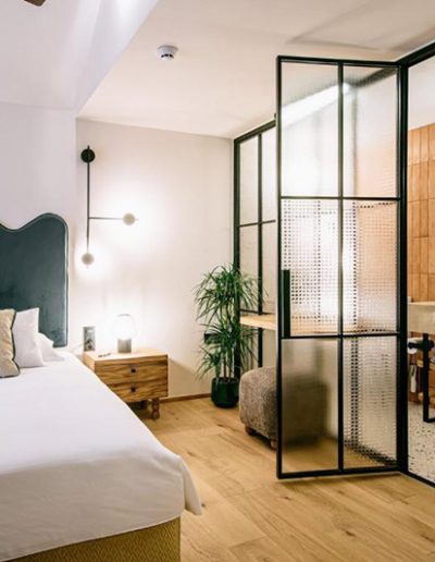 w20 black steel bifold doors London UK